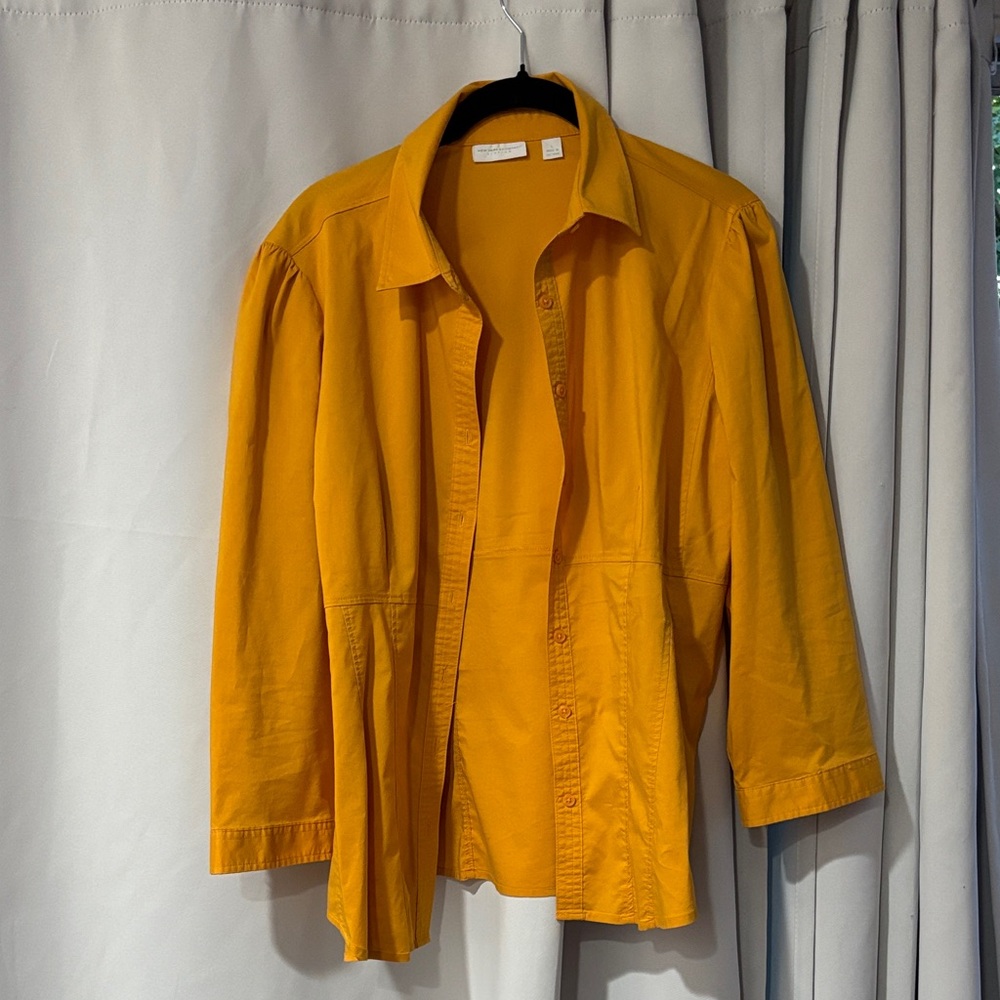New York & Company Gold Button Down Shirt Large Cotton Blend Womens Flattering